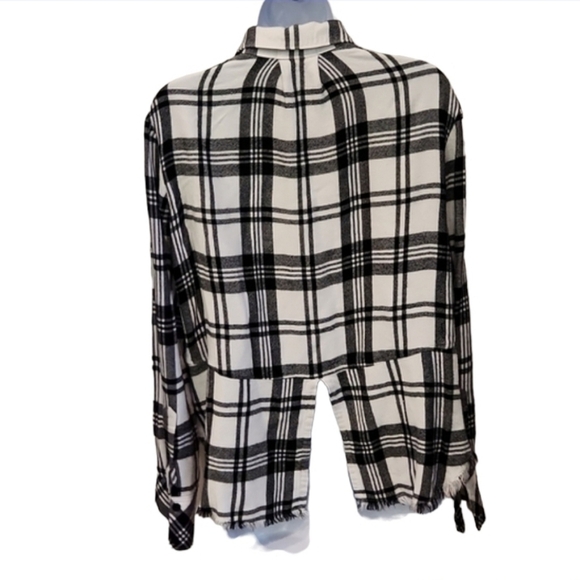 𝅺CLOTH & Stone Plaid Vneck Button Up Raw Fringe Hem Plaid Top - Picture 3 of 7